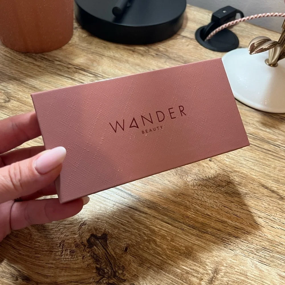 WANDER BEAUTY • GETAWAY • EYE AND FACE PALETTE